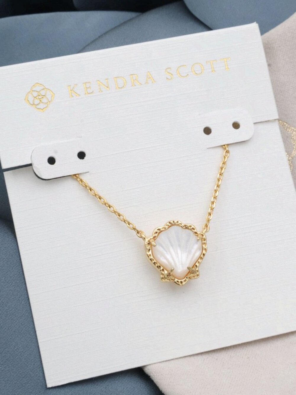 Kendra Scott Brynne Shell Gold Ivory Mother-of-Pearl Necklace NEW Perfect condit